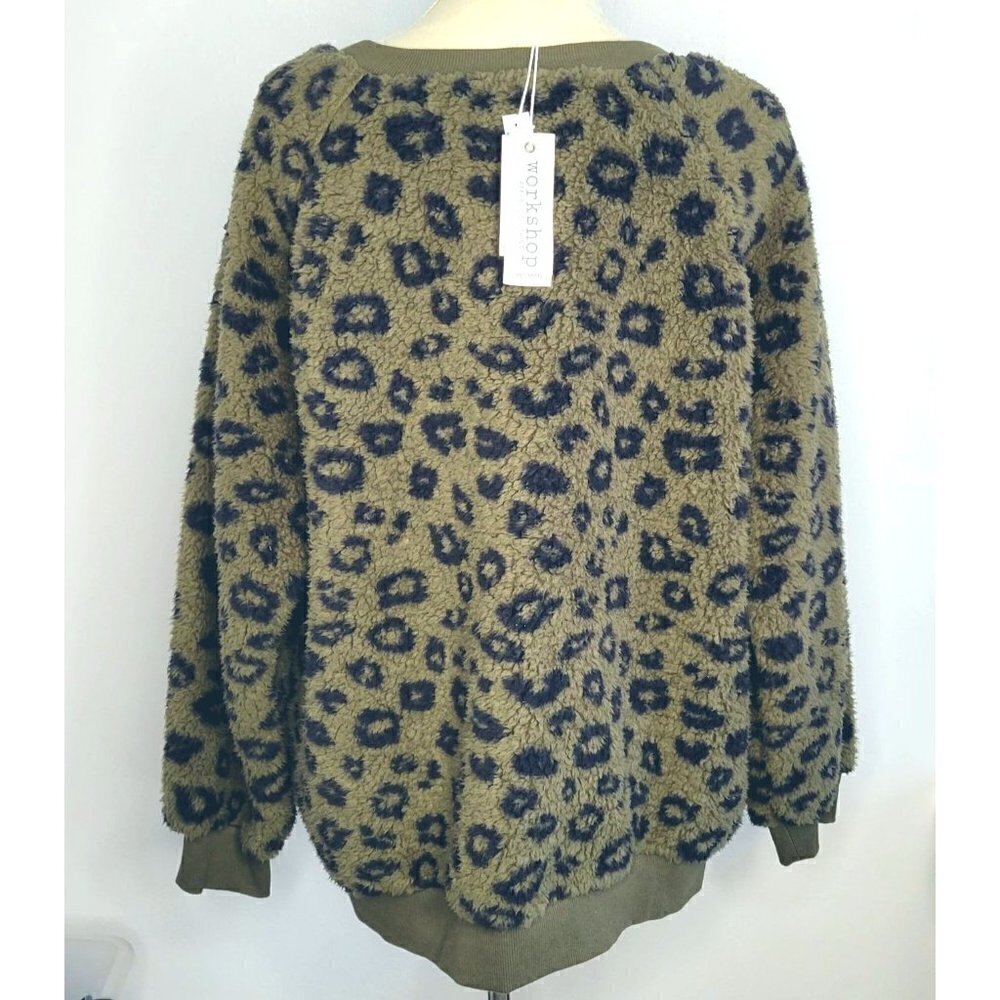 Workshop Republic Clothing Top Leopard Green Sherpa Sweatshirt Women SIze 2X - Picture 3 of 13